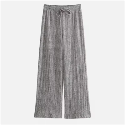 Pantalón relax de seda bordado a mano